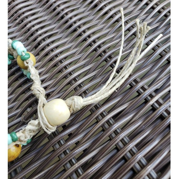 Green Tone Beaded Hand-crafted Hemp Bracelet - Picture 5 of 7